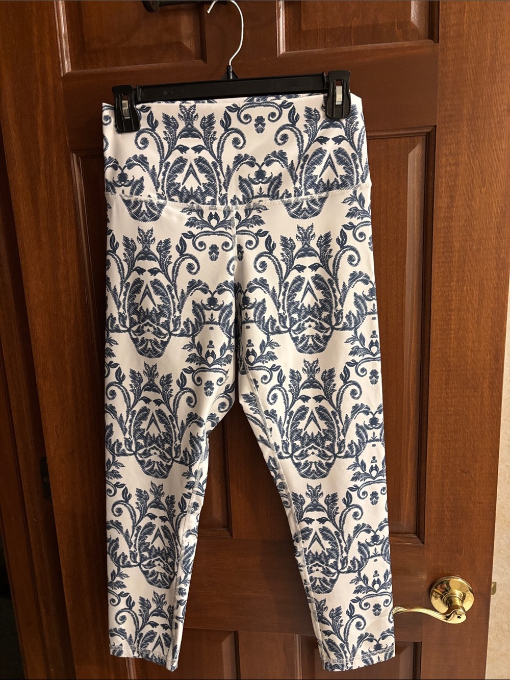 DYI 7/8 Leggings with White/Navy Damask Print, Sz Large